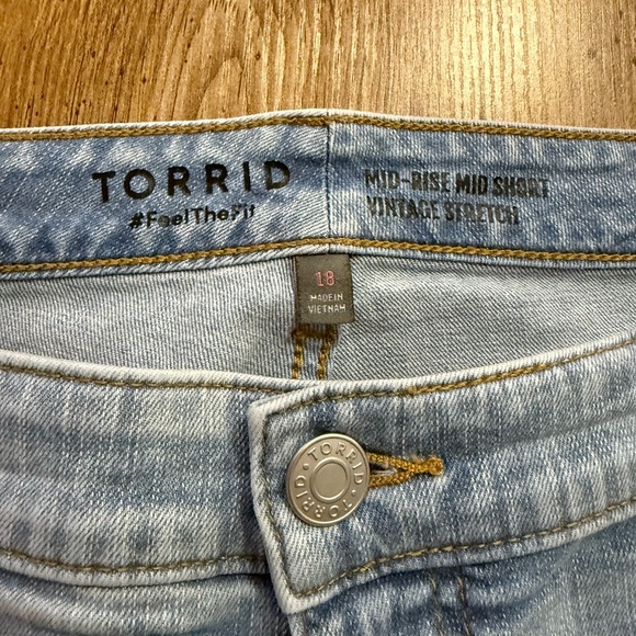 Torrid Mid Rise Light Wash Denim Short - Picture 2 of 5
